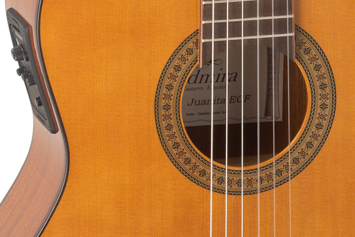 Guitarra Clásica Admira Juanita Electrificada con Cutaway Fishman Serie Estudio