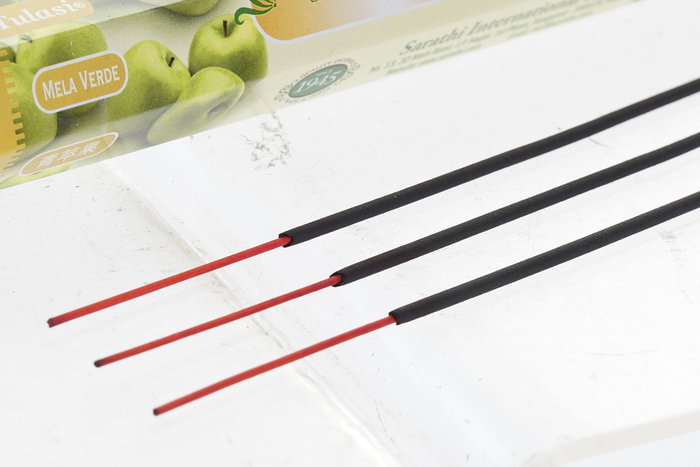 DKD Home Decor Incienso Varilla Set de 20 Piezas Aroma Manzana Bambú Madera 4 x 4 x 27 cm