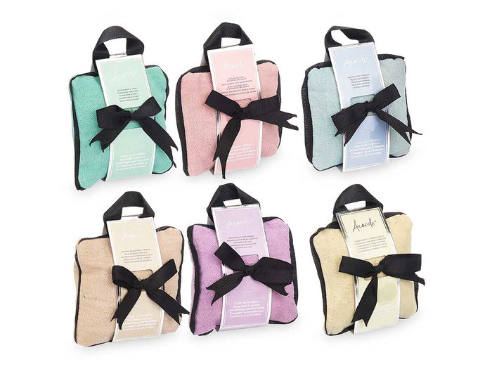 Acorde Cojín Aromático para Colgar 9 x 12.5 x 4.5 cm, Almohadilla de Tela de Algodón con Relleno de Poliéster, Fragancias Variadas (Amarillo, Azul, Menta, Natural, Rosa, Violeta) (Set de 24) Acorde Cojín Aromático para Colgar 9 x 12.5 x 4.5 cm, Almohadilla de Tela de Algodón con Relleno de Poliéster, Fragancias Variadas (Amarillo, Azul, Menta, Natural, Rosa, Violeta) (Set de 24)