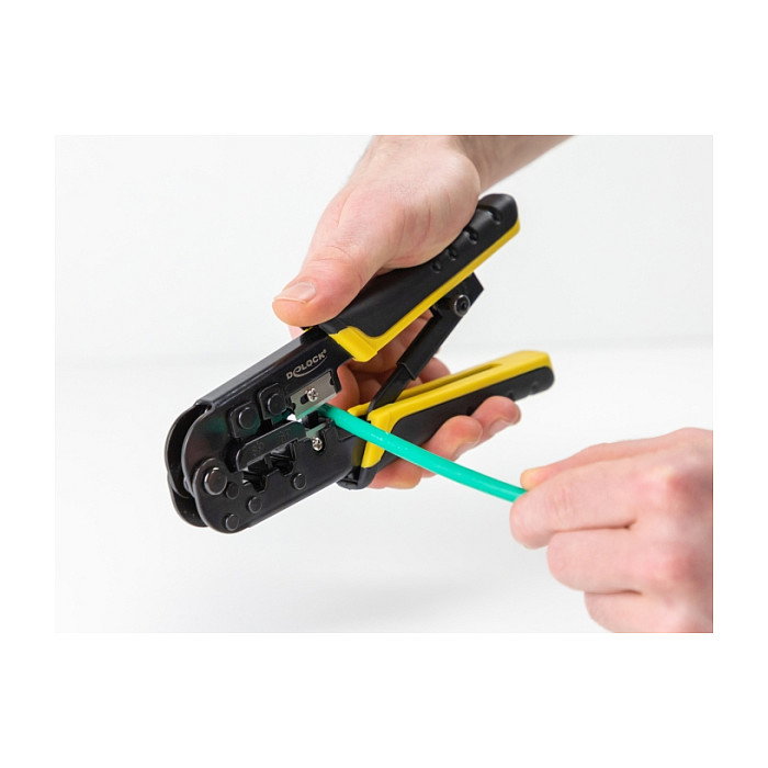 DeLOCK 90520 Herramienta de prensado universal con pelacables para conectores 8P y 6P DeLOCK 90520 Herramienta de prensado universal con pelacables para conectores 8P y 6P