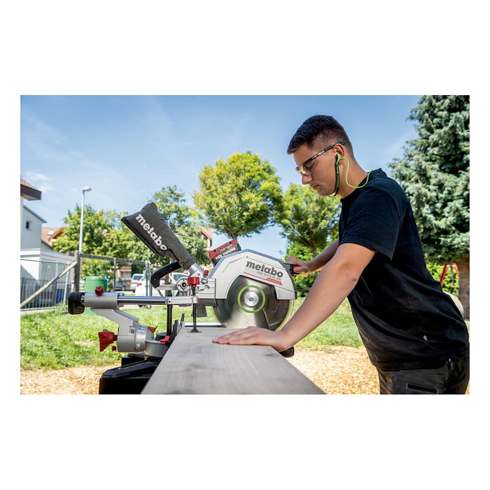 Metabo KGS 18 LTX BL 305 Sierras ingletadoras de bateria 18V, corte 215 x 67 mm, motor brushless, 3700 RPM, 30.5 cm