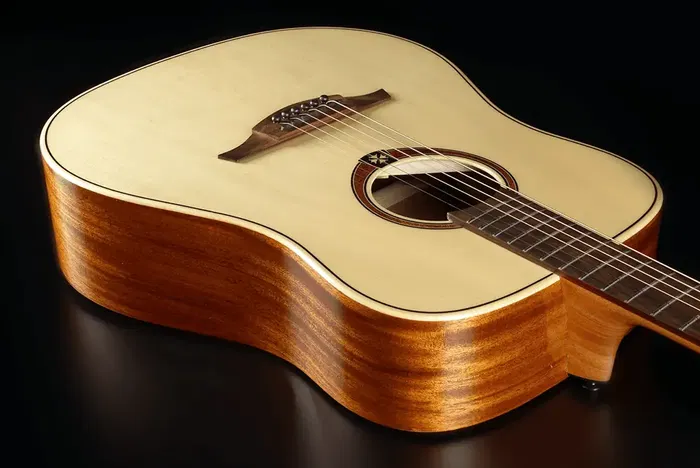 LAG Guitarra Acústica Dreadnought Tramontane 88 Lag Tapa Abeto Engelmann Macizo Acabado Brillante Natural Folk