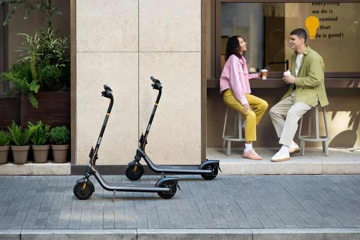 Segway Ninebot E2 Plus E II Patinete Eléctrico Plegable Negro, 25 km/h, 500W, Autonomía 25 km, Pantalla, Freno Tambor, Para Hasta 90 kg