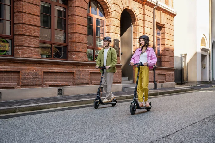 Segway Ninebot E2 Plus E II Patinete Eléctrico Plegable Negro, 25 km/h, 500W, Autonomía 25 km, Pantalla, Freno Tambor, Para Hasta 90 kg