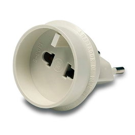 Famatel Adaptador de viaje europeo universal 10A 250V Blanco