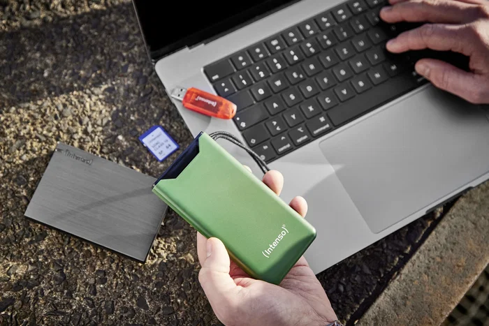 Intenso Batería Externa Powerbank 10000 mAh USB-C Power Delivery Quick Charge 3.0 20W Pantalla LCD Verde Modelo 7332037