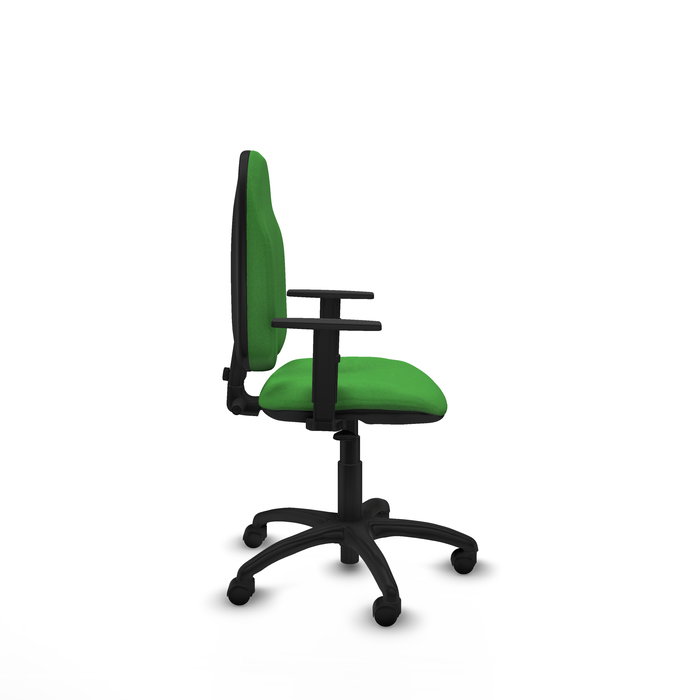 Silla de oficina Algarra con mecanismo Contacto permanente básico tapizada con Tela color Verde. Equipada con Base poliamida negra, Brazos 1D y Ruedas de nailon 50 mm