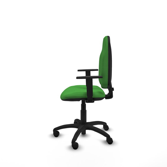 Silla de oficina Algarra con mecanismo Contacto permanente básico tapizada con Tela color Verde. Equipada con Base poliamida negra, Brazos 1D y Ruedas de nailon 50 mm