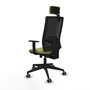 Silla de oficina Horna con mecanismo Sincro/Traslack tapizada con Tela color Verde oliva y malla color Negro. Equipada con lumbar 1D, Brazos 1D, Cabecero 2D y Ruedas 65 mm parqué