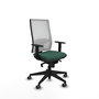 Silla de oficina Horna con mecanismo Sincro tapizada con Tela color Verde botella y malla color Blanco. Equipada con lumbar 1D, Brazos 1D y Ruedas 65 mm parqué