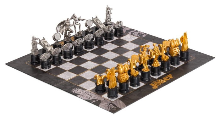 Noble Collection DC Comics Juego de Ajedrez Batman vs. The Joker 47 cm