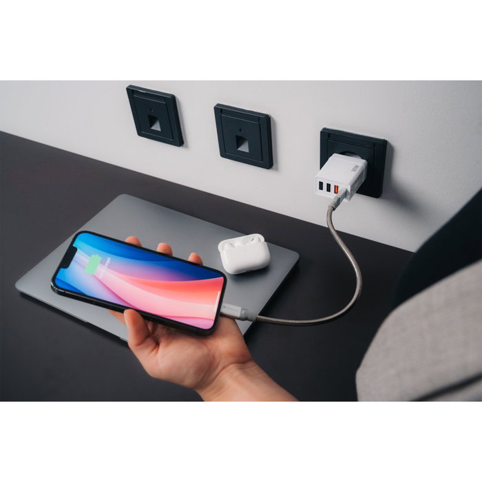 Verbatim Cargador de Pared 30W con 4 Puertos (1x USB-C PD y 3x USB-A) - Blanco