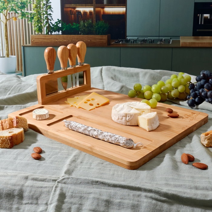Cook Concept Tabla de Quesos BISTROT con 4 Cuchillos en Bambú