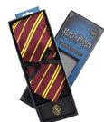 Cinereplicas Harry Potter Set Deluxe de Corbata & Pin Gryffindor Cinereplicas Harry Potter Set Deluxe de Corbata & Pin Gryffindor