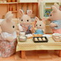 Sylvanian Families Familia Conejo de Leche 5706 - Set de 4 Figuras (2 Adultos y 2 Niños) - Juguete de Colección para Niños +3 Años