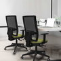 Silla de oficina Horna con mecanismo Sincro/Traslack tapizada con Tela color Azul marino y malla color Gris. Equipada con lumbar 1D, Brazos 1D y Ruedas 65 mm parqué