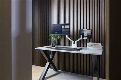 One For All DM0040 Soporte para Tablet para Brazo de Monitor, Accesorio Universal de Escritorio, Ajustable y Seguro con Silicona