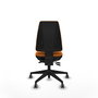 Silla de oficina Elche con mecanismo Asincro tapizada con Similpiel color Naranja. Equipada con Base piramidal negra, Sin brazos y Ruedas 65 mm parqué