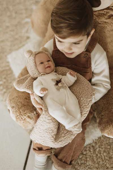Muñecas Arias Muñeca Elegance Babyto marrón con manta (muñeco de peso) 35 cm cuerpo blando