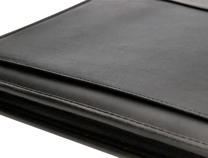 Q-connect Carpeta Portafolios con Cremallera, Calculadora y Bolsa para Móvil, Plástico tacto Piel, 260x355 mm, Negro
