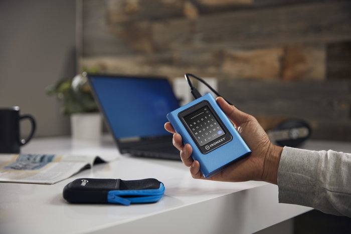 Kingston IronKey Vault Privacy 80 960GB Azul