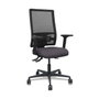 PIQUERAS Y CRESPO Silla Bormate con mecanismo Asincro, brazos 2D y asiento gris oscuro