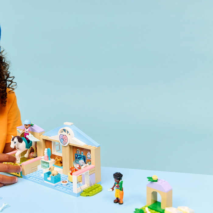 Lego Friends 42696 La Clínica Veterinaria Set de Juego de Construcción para Niños y Niñas +4 Años