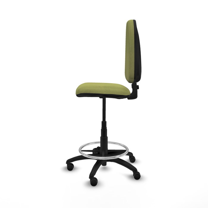 Taburete Aýna con mecanismo Contacto permanente básico tapizada con Tela color Verde oliva. Equipado con Base poliamida negra, Sin brazos y Ruedas de parqué