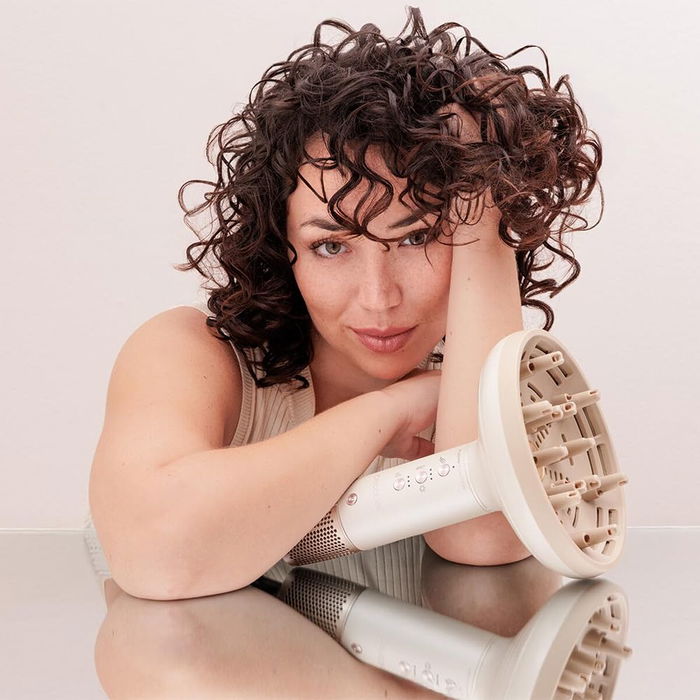 Cecotec Secador de pelo con difusor DryWave Nébula 1300W BLDC PlasmaTech rizos definidos