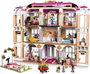 LEGO Friends 42704 Grand Hotel w mieście Heartlake