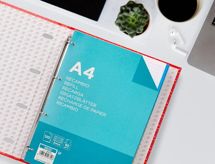 Liderpapel Carpeta con Recambio A4, Cuadro 5mm, Forrada, 4 Anillas de 20mm, 120 Hojas de 80g/m², Colores Surtidos