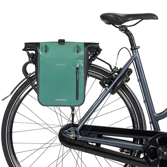 Basil Bolsa Rivo M, Impermeable, 15L con Cierre Rolltop y Bandolera Desmontable para Bicicleta