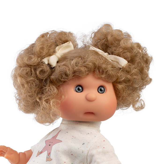 Muñeca Antonio Juan Iris Ombliguito 23314, Muñeca Fashion de 38 cm en Vinilo con Pelo Rubio Rizado, Estilo Urbano Moderno, Idioma Español, para Niñas +3 años