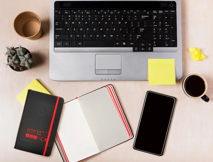 Antartik Cuaderno Tapa Dura A6 Hojas Rayas Negro y Rojo 100 Hojas 80 gr FSC