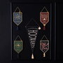 WIDDOP & CO Bandera Colgante de Pared Hogwarts Harry Potter Bordada en Dorado con Escudo