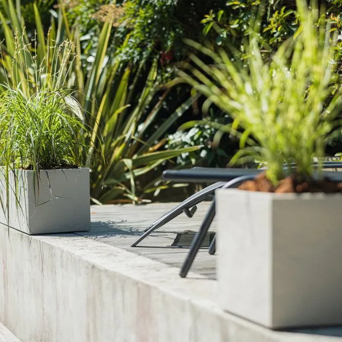 EDA Maceta Cuadrada Volcania Up 21 L Beige Caliza 30 cm Interior/Exterior Decoración Piedra 29.5x29.5x29.5 cm 013757BECASX2