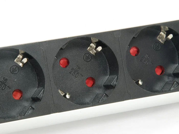 Equip 333304 Regleta de mesa pop-up con interruptor - 3 tomas AC Tipo F + 2 puertos USB, aluminio, 3500W, cable 1.8m, vertical Equip 333304 Regleta de mesa pop-up con interruptor - 3 tomas AC Tipo F + 2 puertos USB, aluminio, 3500W, cable 1.8m, vertical