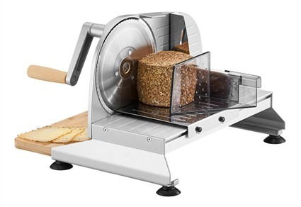 Ritter PIATTO-5 Cortafiambres Manual con Hoja Dentada de 17 cm y Tabla de Bambú FSC, Acabado Plateado Metálico