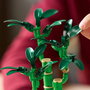 LEGO 10344 Botanical Bambú de la Suerte Kit de Construcción para Adultos con Maceta y Guijarros, Planta Decorativa que Atrae Buena Fortuna