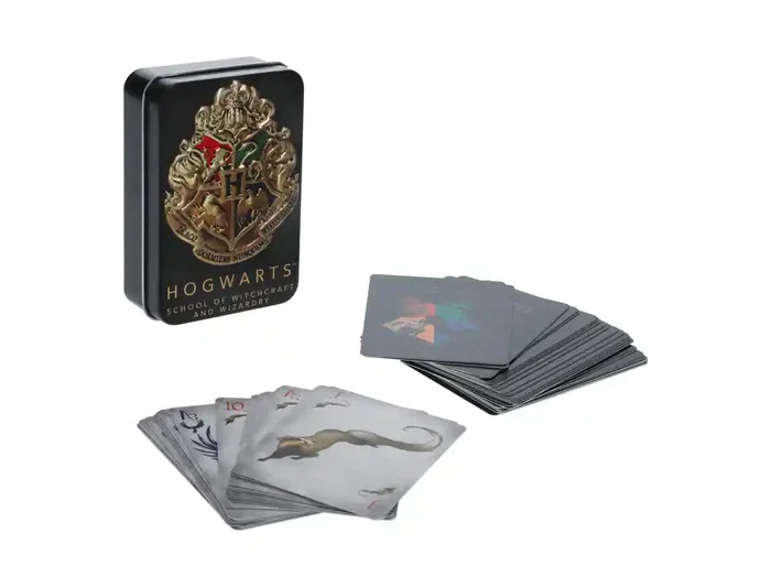 Wondee Barajas de Cartas Harry Potter Poker de Hogwarts con 54 Cartas Inspiradas en las 4 Casas Gryffindor, Hufflepuff, Ravenclaw, Slytherin en Lata Metálica Wondee Barajas de Cartas Harry Potter Poker de Hogwarts con 54 Cartas Inspiradas en las 4 Casas Gryffindor, Hufflepuff, Ravenclaw, Slytherin en Lata Metálica