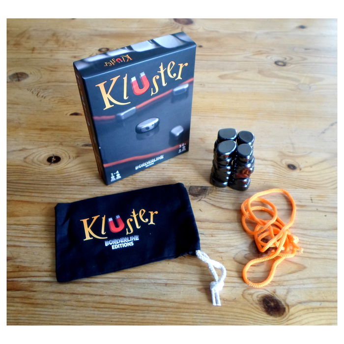 Pegasus Spiele Juego de Mesa Pegasus Kluster (130011353) - 1 a 4 Jugadores, 10 min, A Partir de 14 Años, con Imanes, Multilingüe