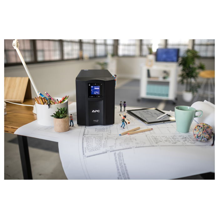 APC SMC1000IC Smart-UPS Tower 1000VA/600W SAI Línea Interactiva con AVR, SmartConnect, LCD y 8 Salidas