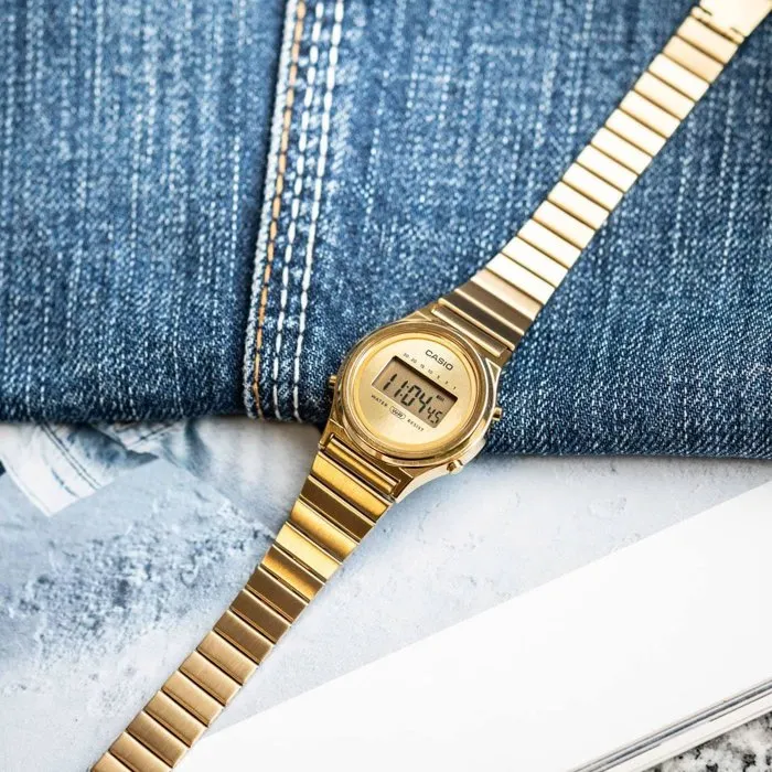 Casio Reloj Digital Unisex LA700WEG con Correa Dorada a Prueba de Agua de Cuarzo