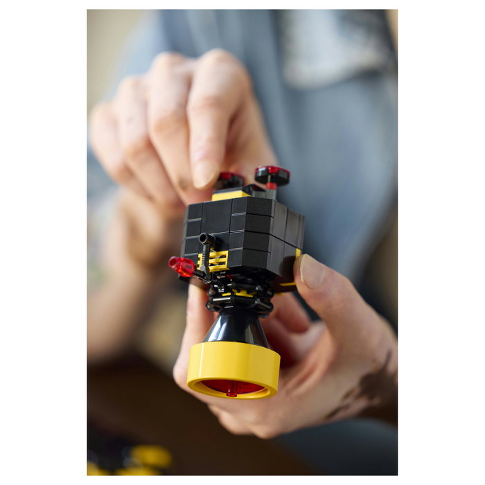 LEGO Icons 10355 Blacktron Renegade - Juego de Construcción de 1151 Piezas, 18+ Años, Modelo Coleccionable