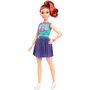 Barbie Muñeca Fashionista Look Animadora HYT90 Mattel con Top Deportivo y Falda Plisada Morada