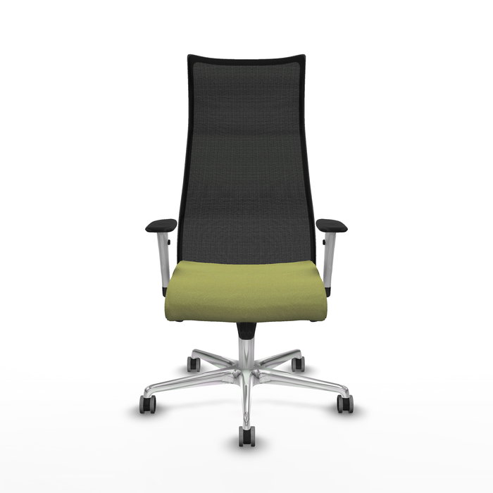 Sillón Albacete con mecanismo Sincro tapizada con Tela color Verde oliva y malla color Negro. Equipado con Base aluminio, Brazos 1D y Ruedas 65 mm parqué