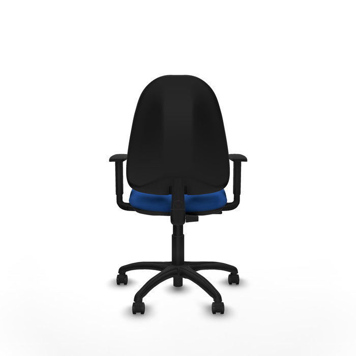 Silla de oficina Algarra con mecanismo Contacto permanente básico tapizada con Similpiel color Azul. Equipada con Base poliamida negra, Brazos 1D y Ruedas de parqué
