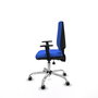Silla de oficina Elche con mecanismo Asincro tapizada con Tela color Azul. Equipada con Base cromada, Brazos 1D y Ruedas 65 mm parqué