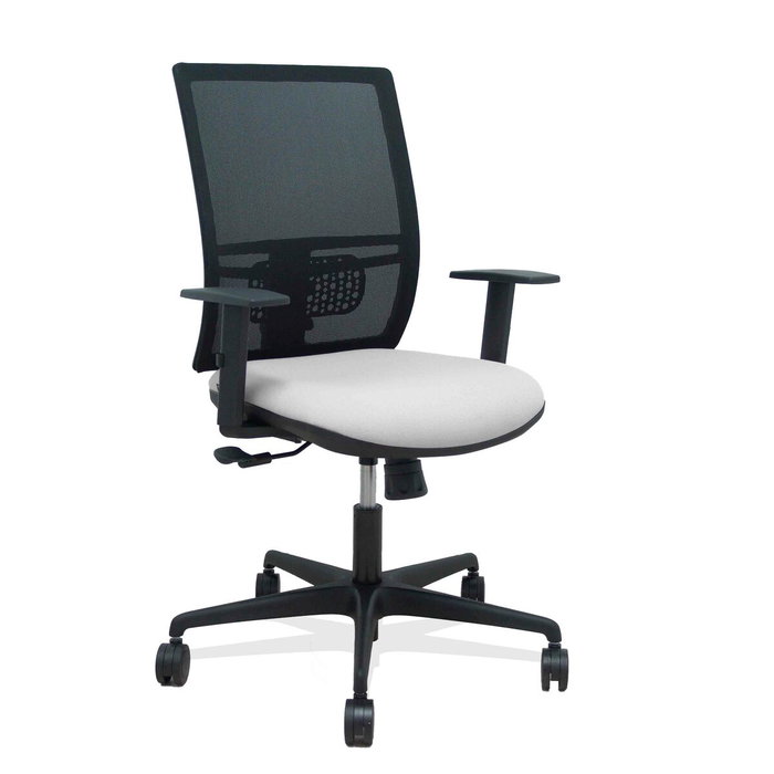 PIQUERAS Y CRESPO Silla Yunquera con mecanismo Sincro, malla negra y asiento gris claro