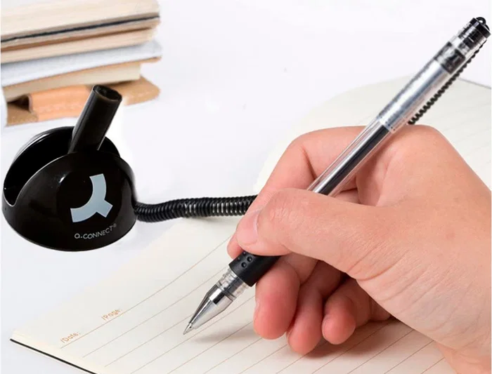 Q-connect Boligrafo Extensible con Cadena, Soporte Adhesivo y Tinta Azul, Punta 1 mm